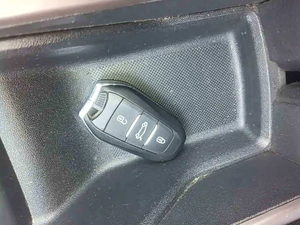 Фото 9 - Peugeot 2008