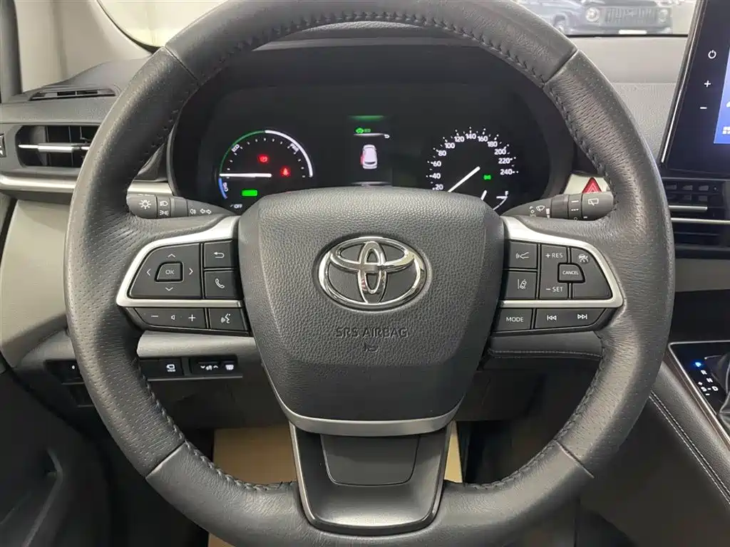 Toyota Granvia 2023 2.5L Hybrid Prestige PLUS Edition фото 16