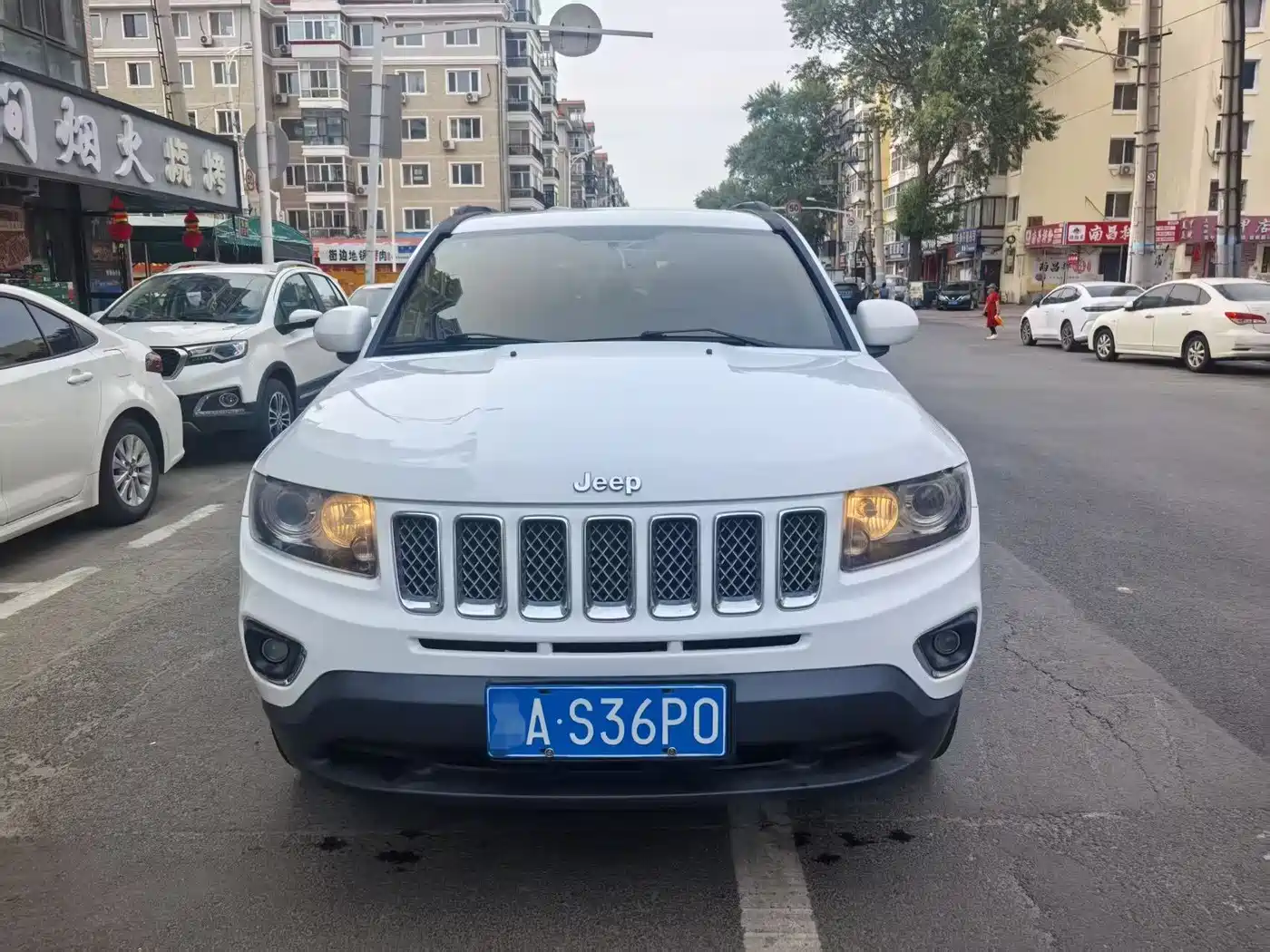 Photo 2 - Jeep Compass (Import)