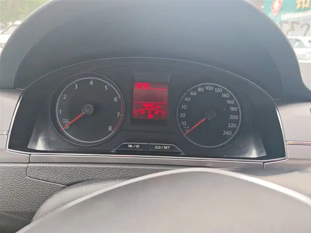 Volkswagen Santana 2016 1.6L Automatic Comfort Edition фото 11
