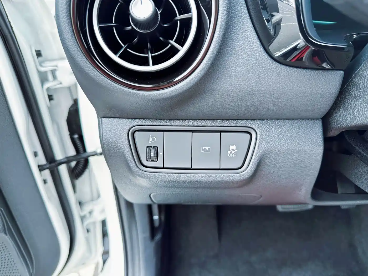 Kia K3 2023 Model 1.5L CVT Luxury Edition фото 18