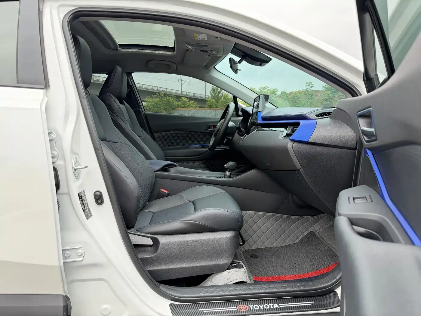 Toyota C-HR 2023 2022 2.0L Leading Edition