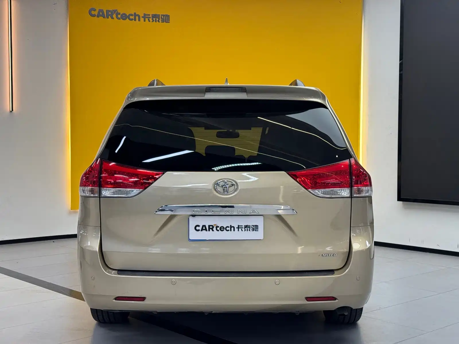 Фото 24 - Toyota Sienna