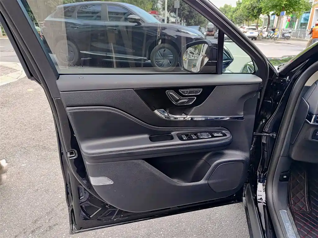 LINCOLN ADVENTURER