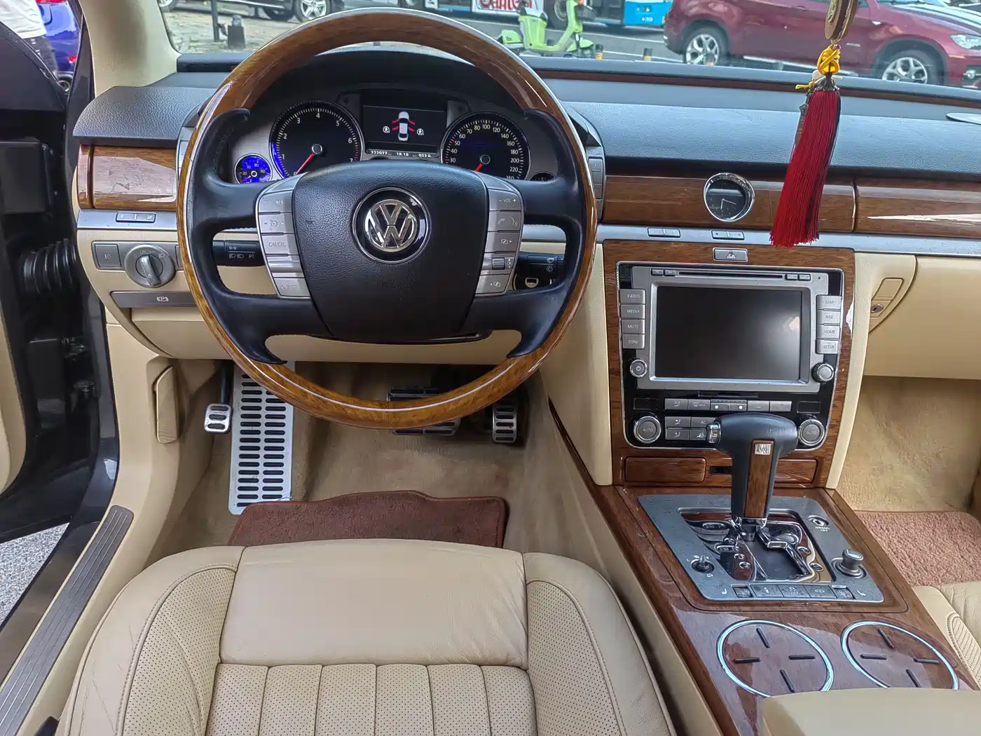 Volkswagen Phaeton 2011 3.6L V6 5-seat Extended Business Edition фото 17