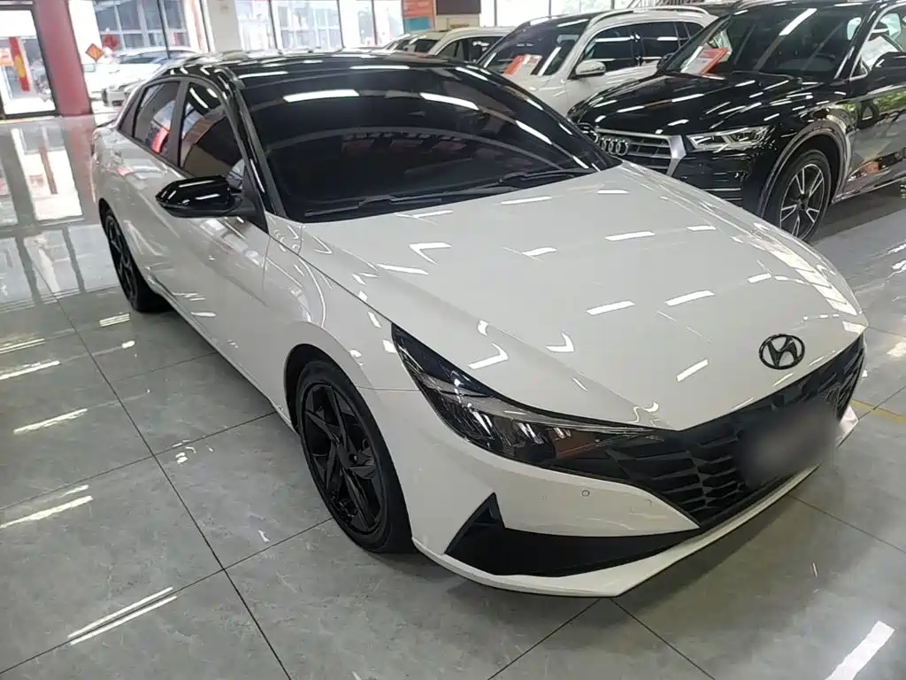 Photo 4 - Hyundai Elantra