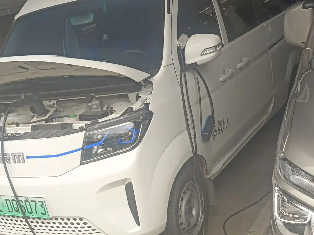 SRM Xinyuan Good Luck 2026 2025 Standard Model CATL 38.64kWh 270KM 6-Seater