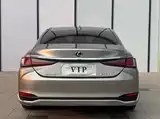 Photo 5 - Lexus ES