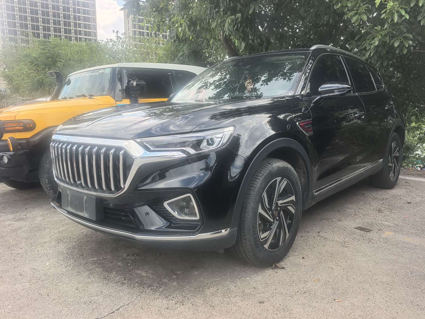 Hongqi HS5