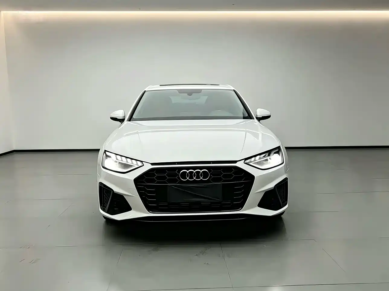 Audi A4L 2025 2 Million Celebration Edition 40 TFSI Luxury Dynamic фото 2