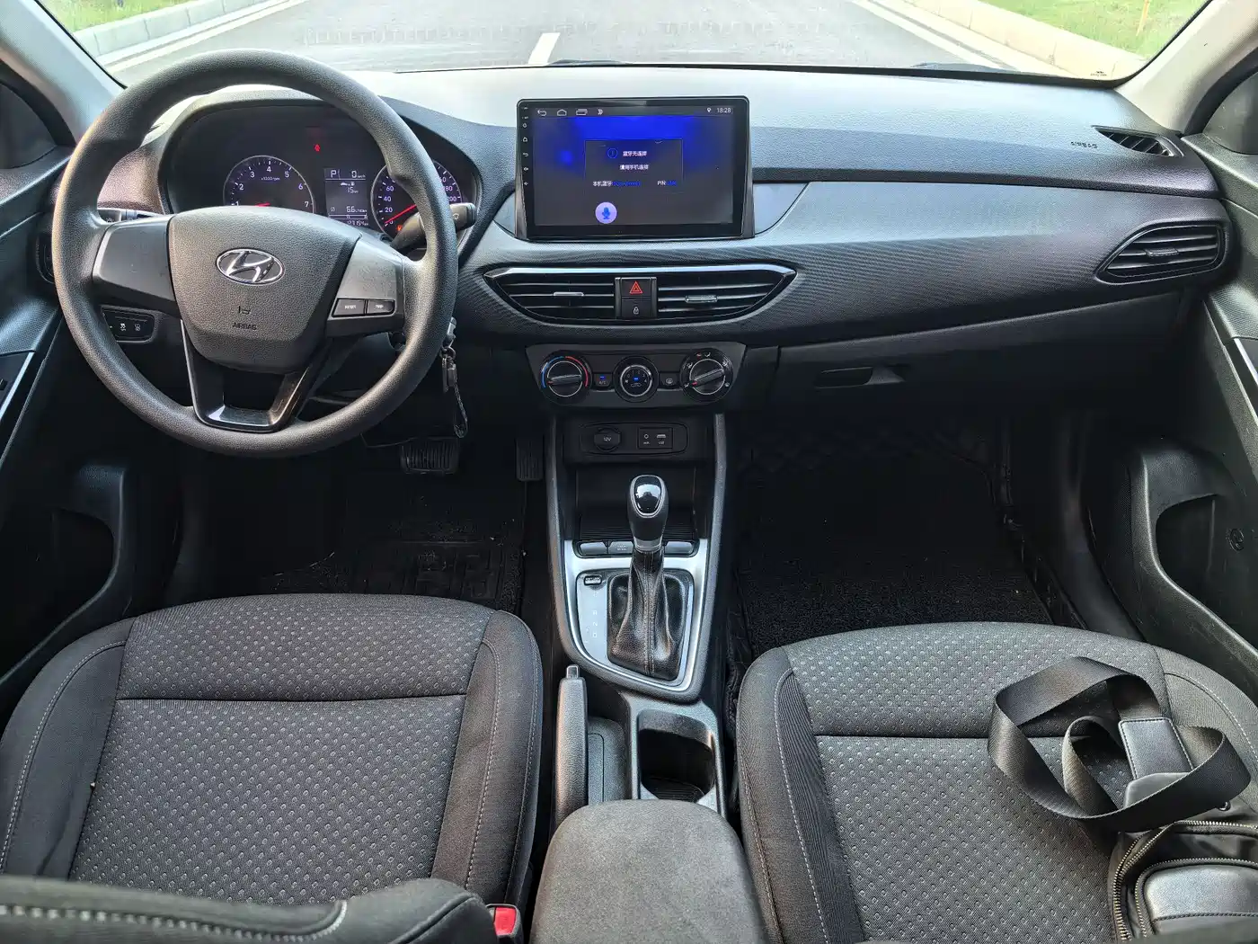 Hyundai Elantra 2018 1.6L Automatic Pleasing Edition GL China VI фото 16