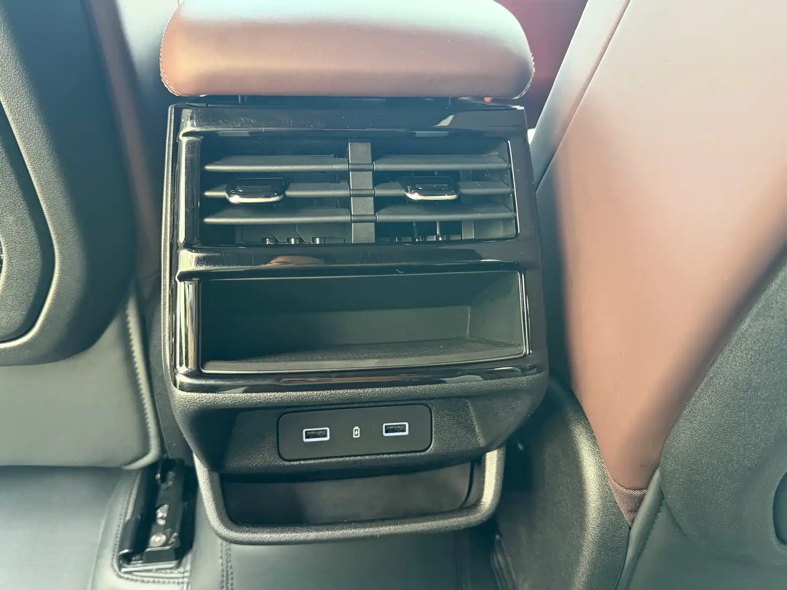 Фото 9 - Geely Monjaro