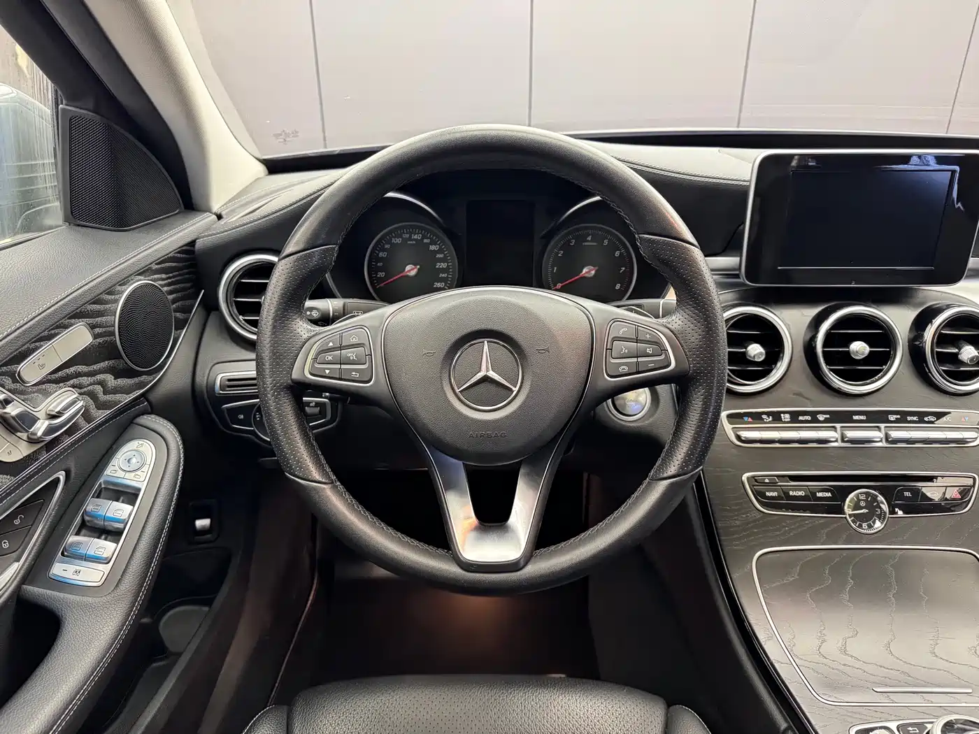 Mercedes-Benz C-Class 2017 Facelift C 200 L 4MATIC Sport Edition фото 6