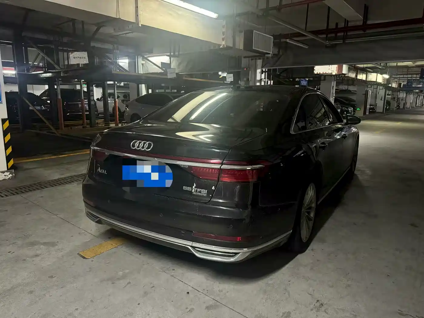 Фото 7 - Audi A8