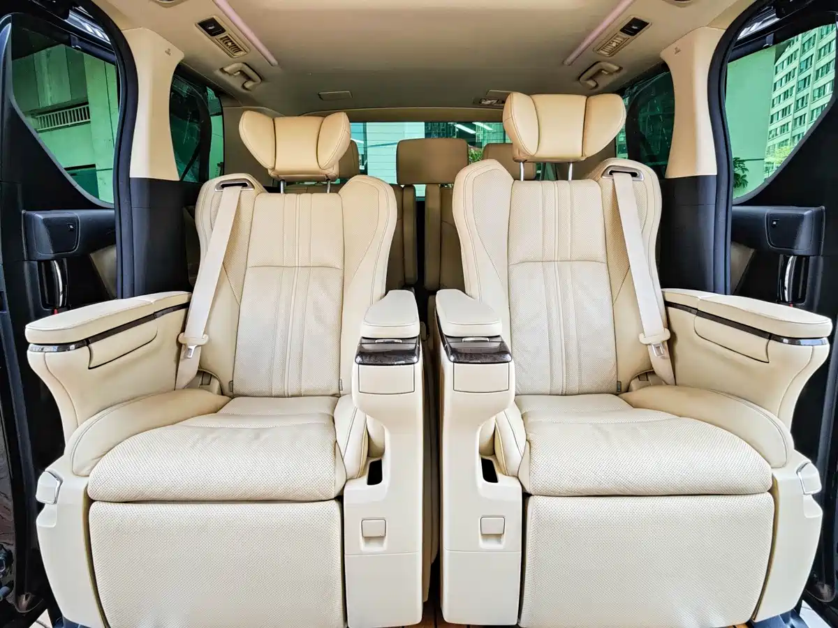 Toyota Vellfire 2021 Crown Hybrid 2.5L HV Premium Edition фото 10