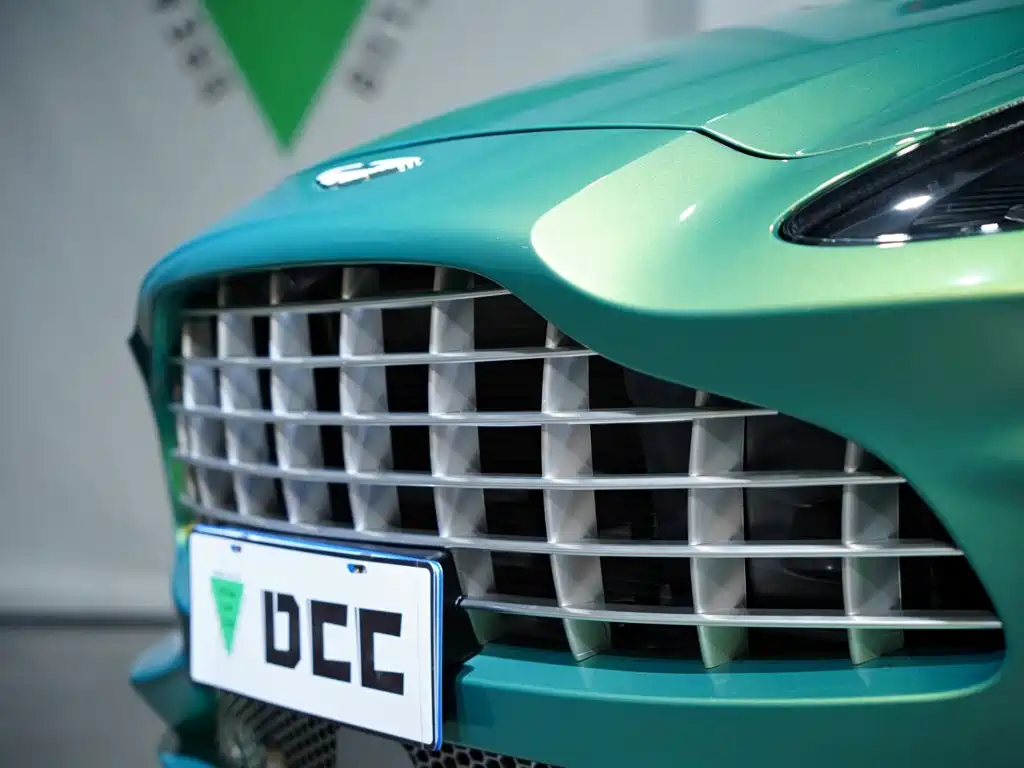 Photo 9 - Aston Martin DBX