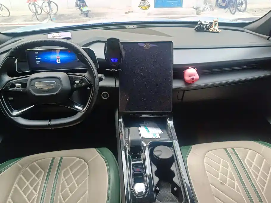 صورة 12 - Geely Atlas