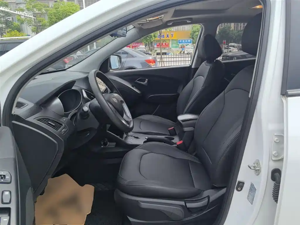 Hyundai Beijing Hyundai ix35 2015 2.0L Automatic 2WD Comfort China IV фото 15