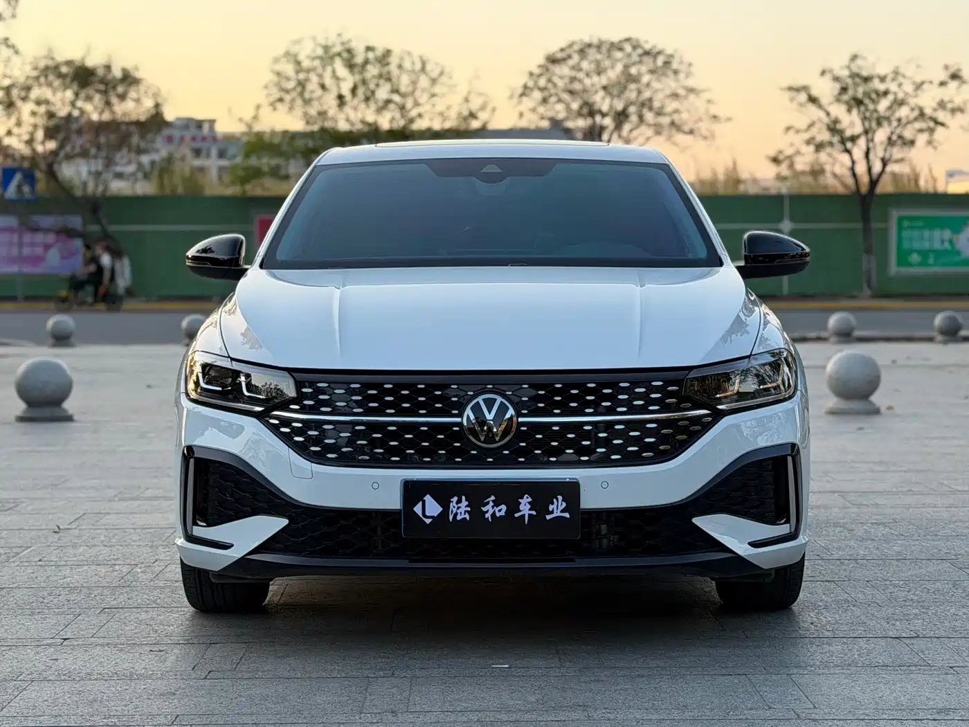 Volkswagen Lavida 2024 Model 300TSI DSG Starlight Leading Edition фото 2
