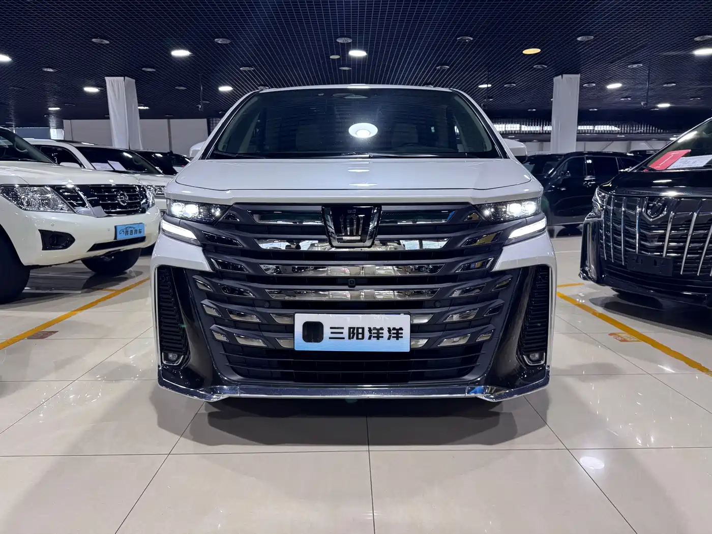Toyota Vellfire 2024 Crown Hybrid 2.5L Premium Edition фото 2