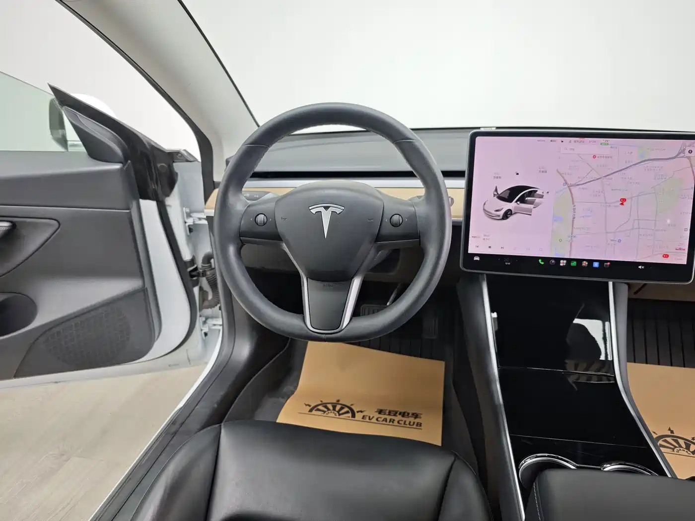 Фото 15 - Tesla Model 3