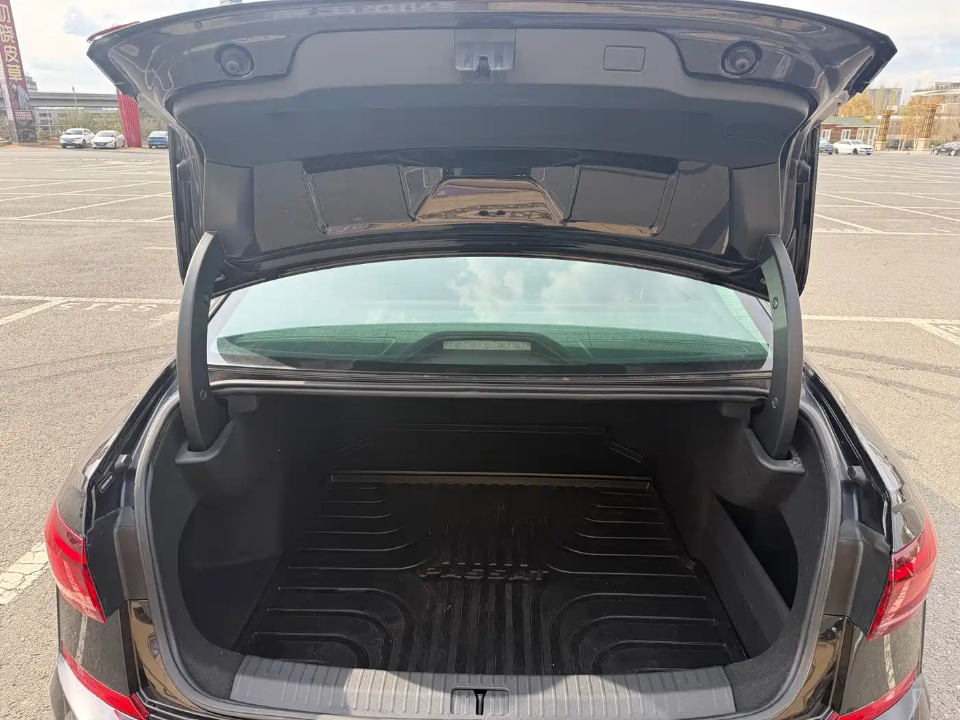 Volkswagen Passat 2022 280TSI Elite Edition фото 18