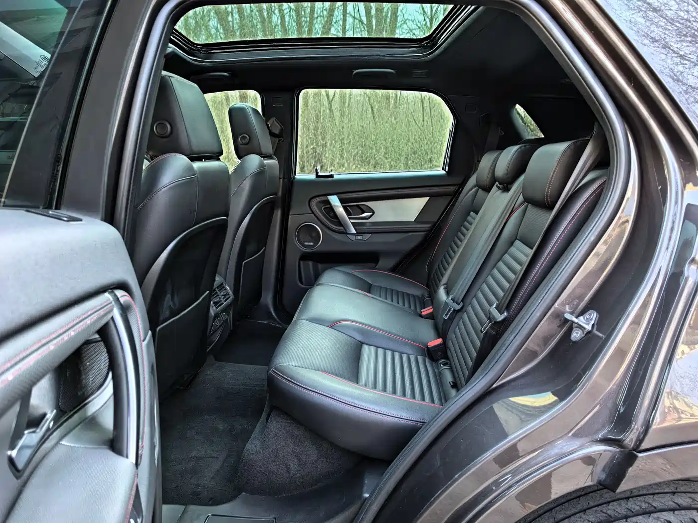 Land Rover Discovery Sport 2022 249PS Metropolis Edition 5-Seater фото 11