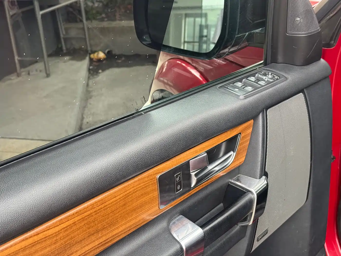 Land Rover Discovery 2015 3.0 SC V6 HSE фото 14