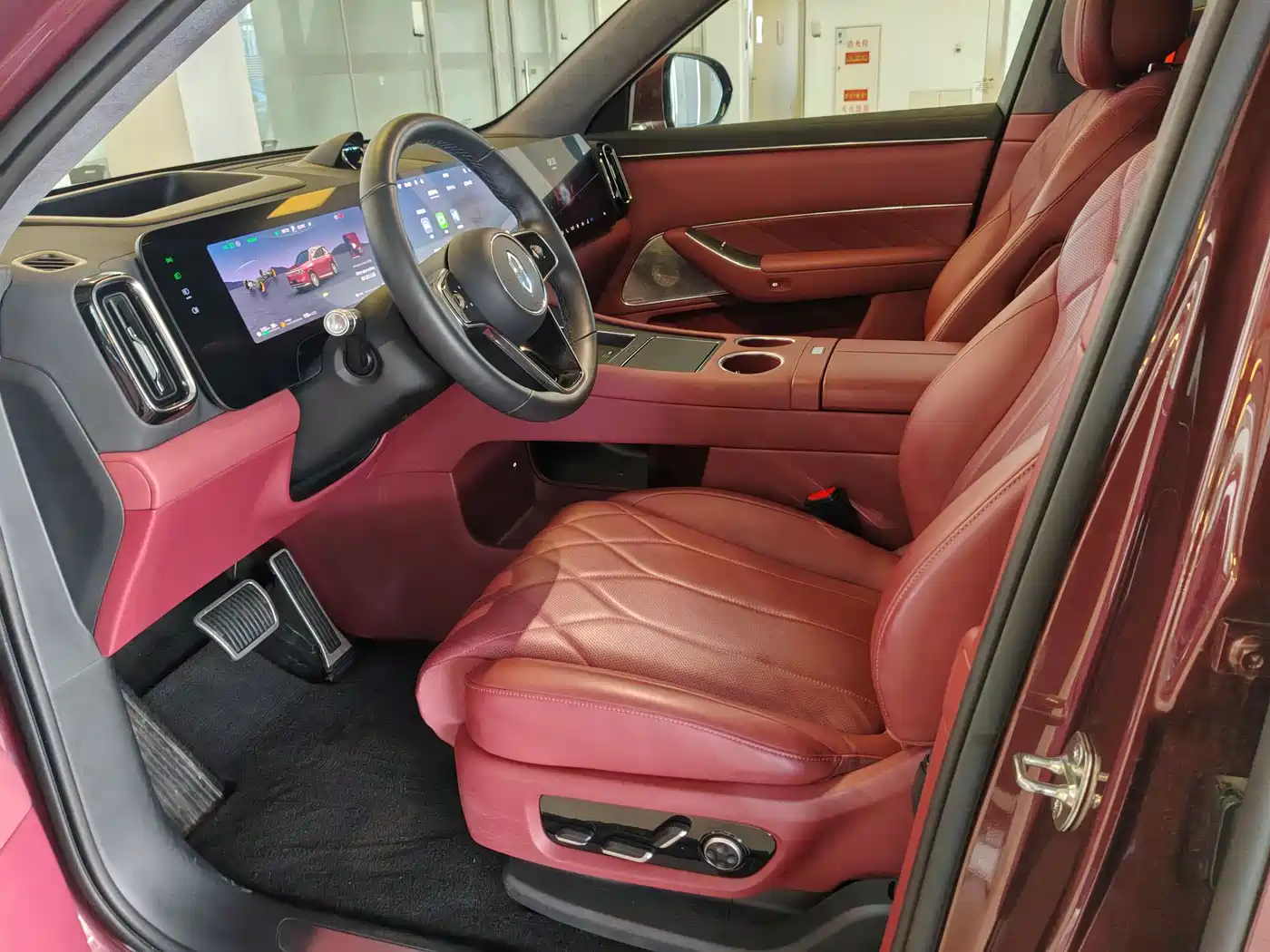 AITO Wenjie AITO M8 2025 Model Extended Range Ultra Edition 53.4kWh 5-Seater фото 20