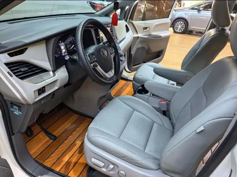 صورة 4 - Toyota Sienna