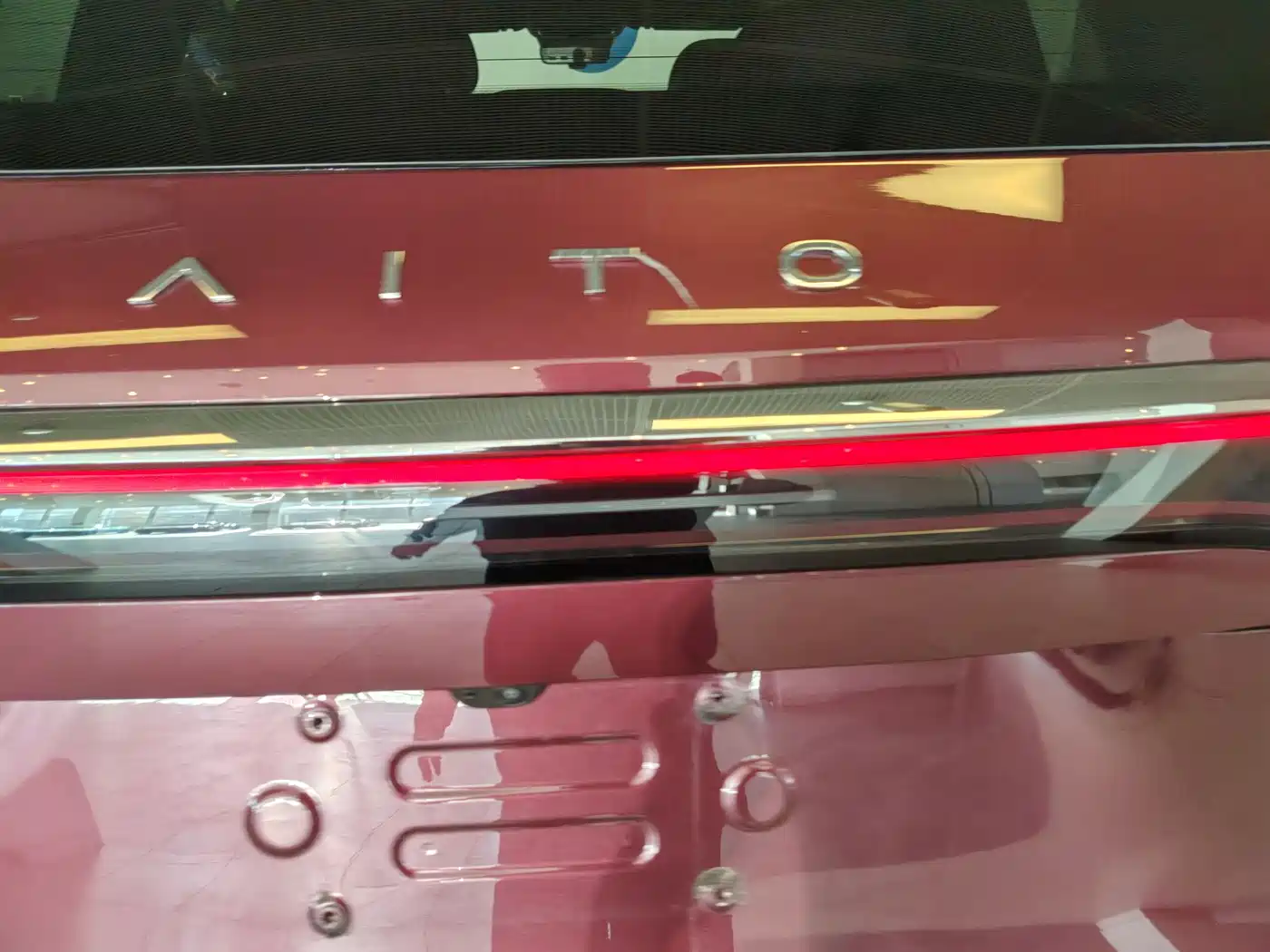 AITO Wenjie AITO M8 2025 Model Extended Range Ultra Edition 53.4kWh 5-Seater фото 29