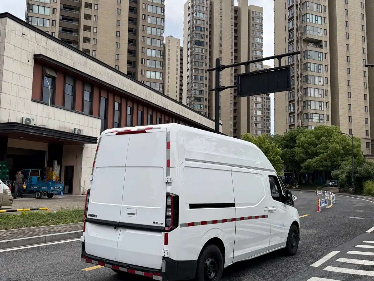Yuan Cheng Farizon Super VAN 2025 Chuangfu Edition Medium Wheelbase High Roof 51kWh фото 5