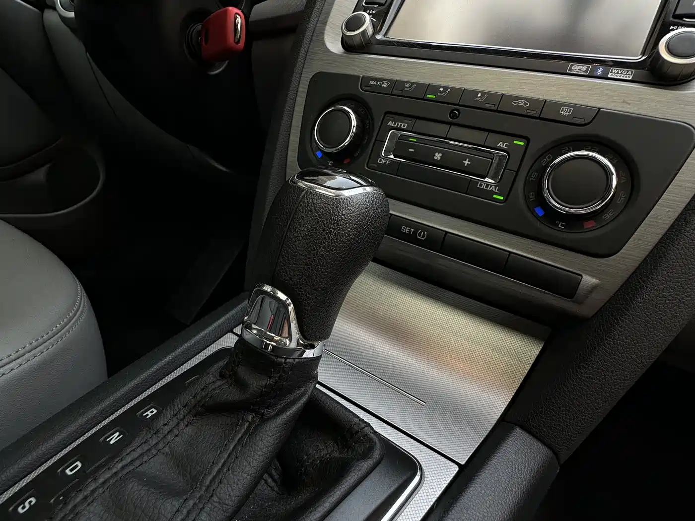 Škoda Octavia 2014 1.6L Auto Yijun Edition фото 12