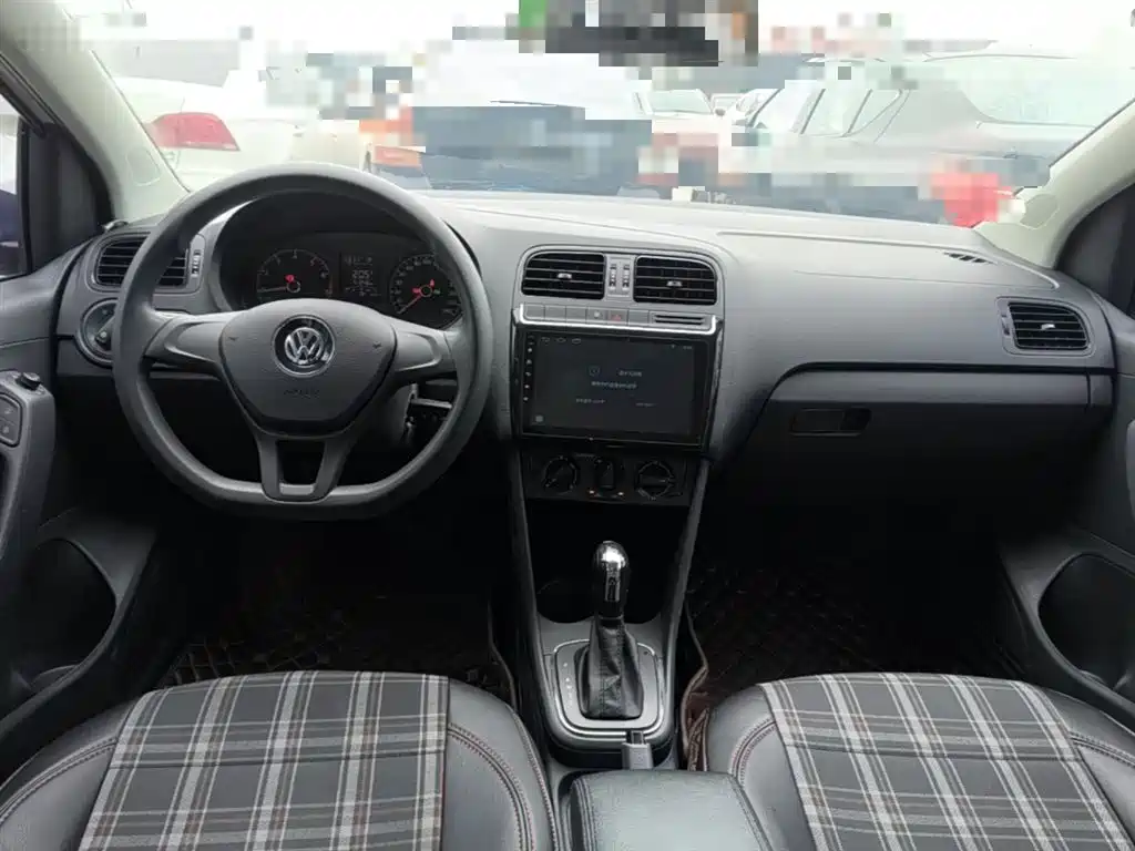 Volkswagen Polo 2016 1.4L Automatic Trend фото 10