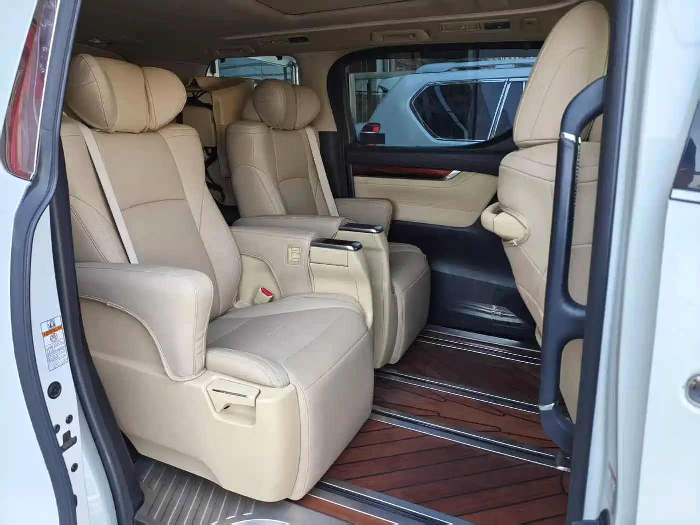 Toyota Alphard 2015 3.5L Luxury Edition фото 8