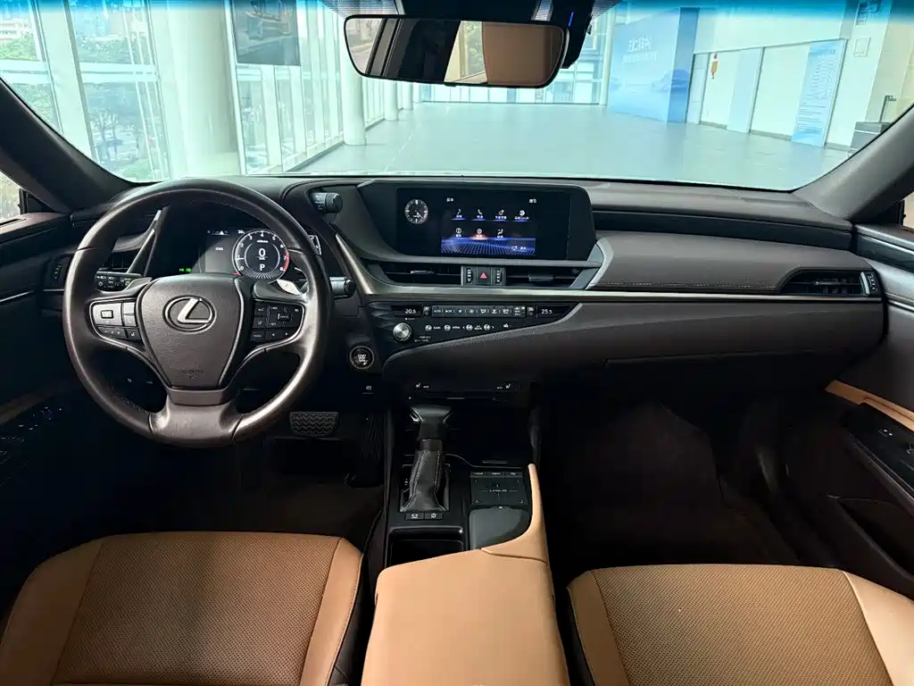 Lexus ES 2020 200 Excellence фото 13