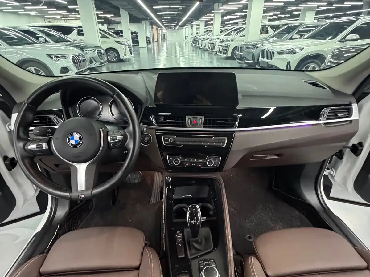 BMW X1 2022 sDrive20Li Premium фото 15