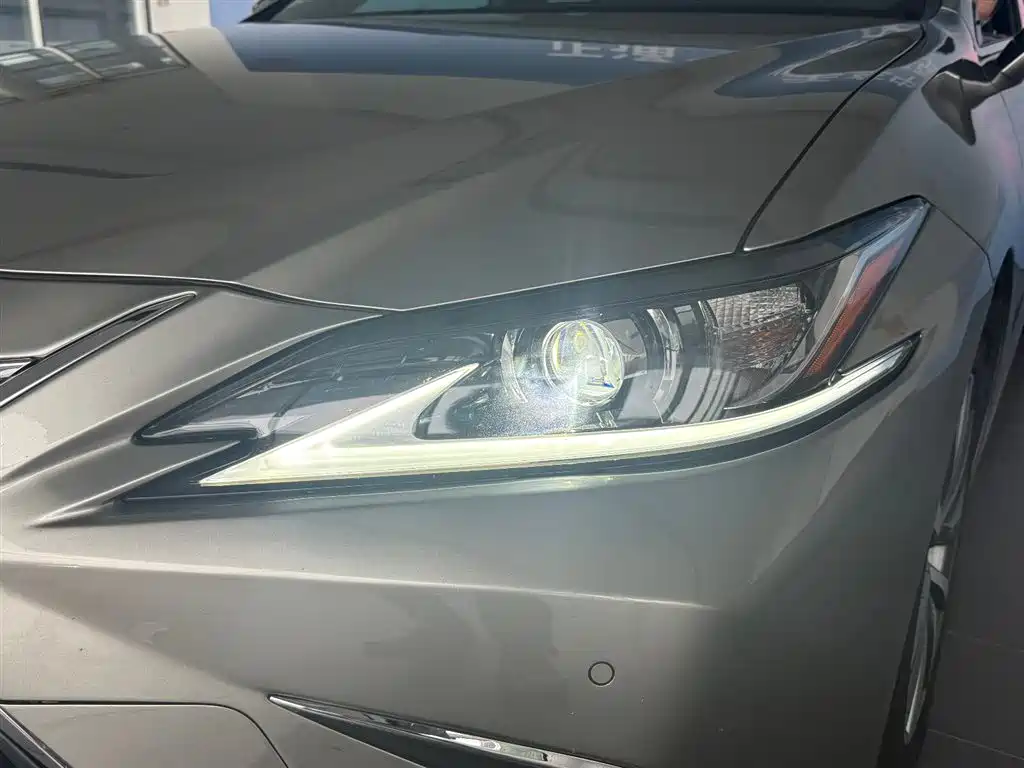 Lexus ES 2020 200 Excellence фото 26