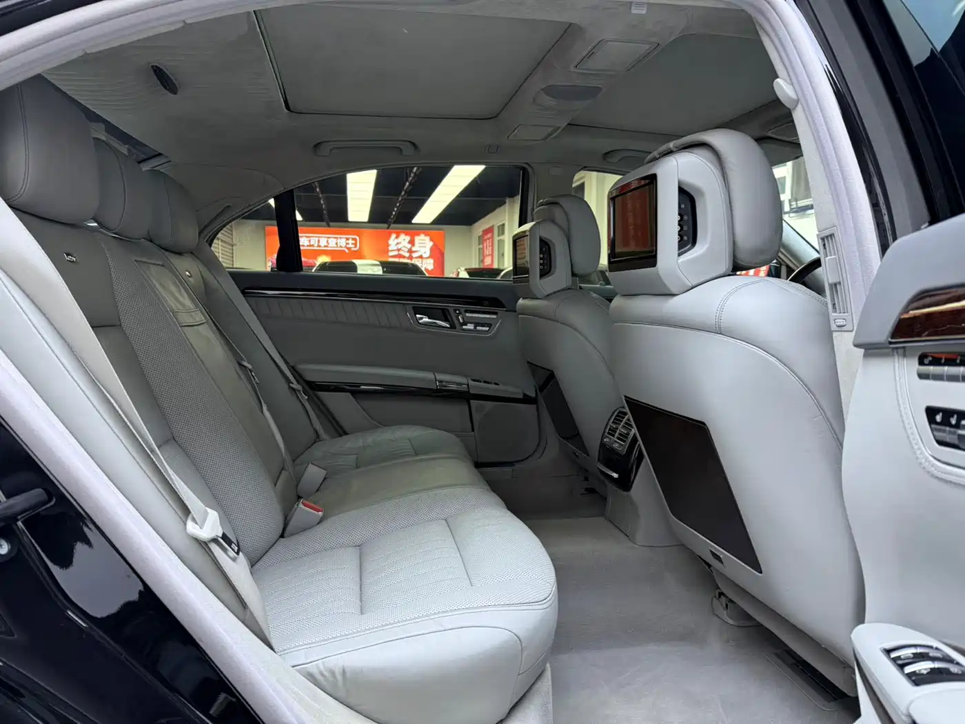 Mercedes-Benz S-Class 2010 S 600 L фото 13