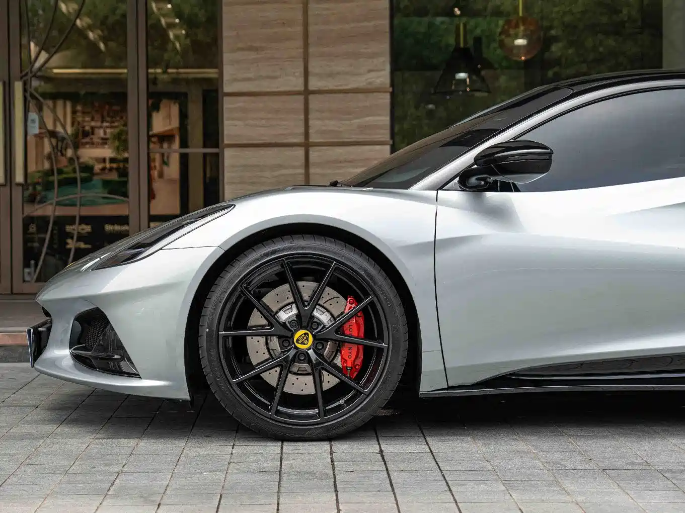 Lotus Cars EMIRA 2021 2.0T DCT First Edition фото 6