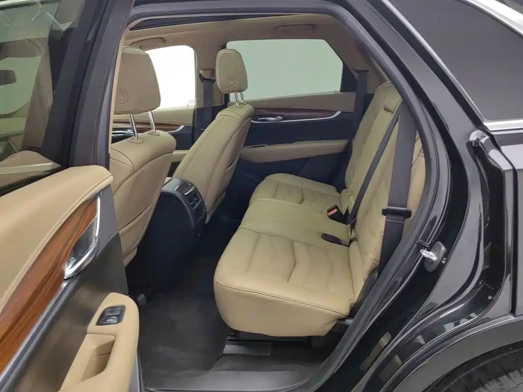 صورة 15 - Cadillac XT5