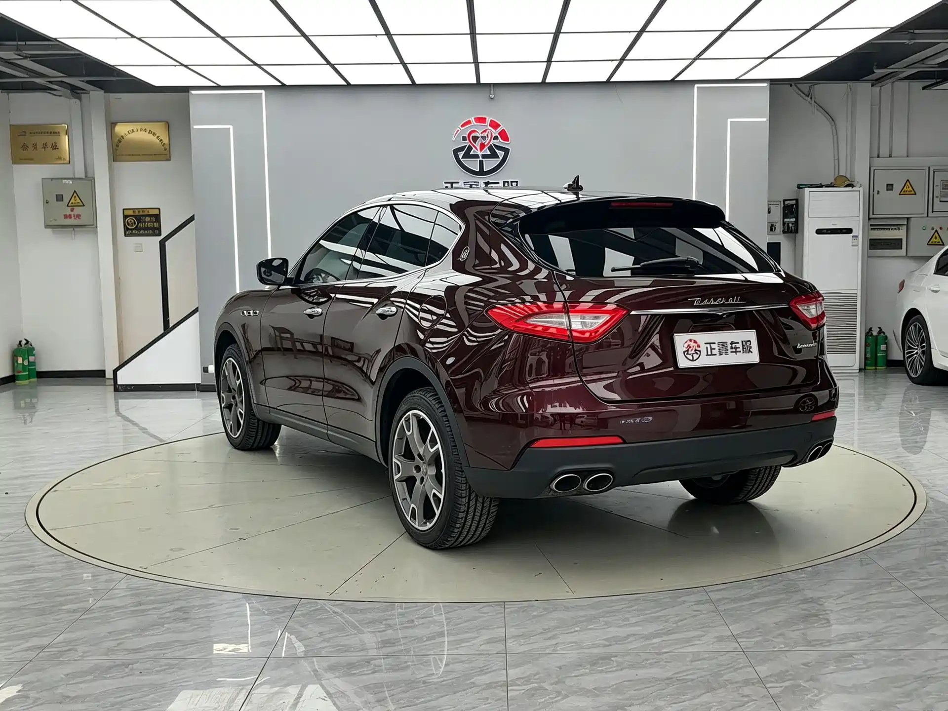 Photo 16 - Maserati Levante