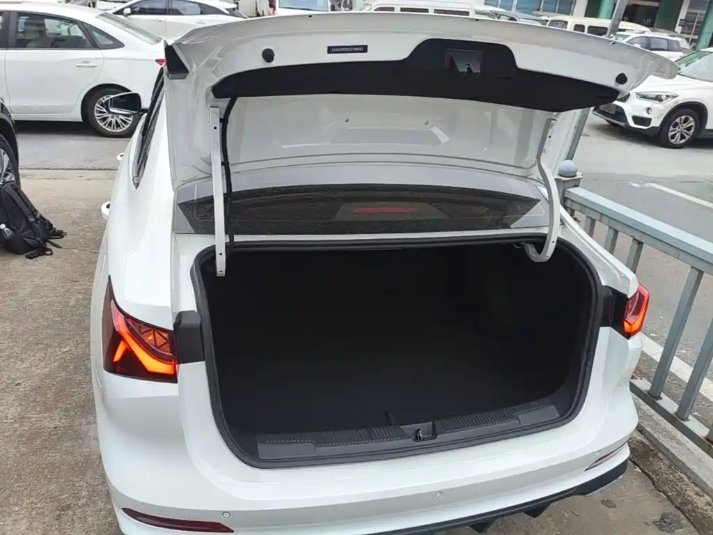 Photo 19 - Roewe i5