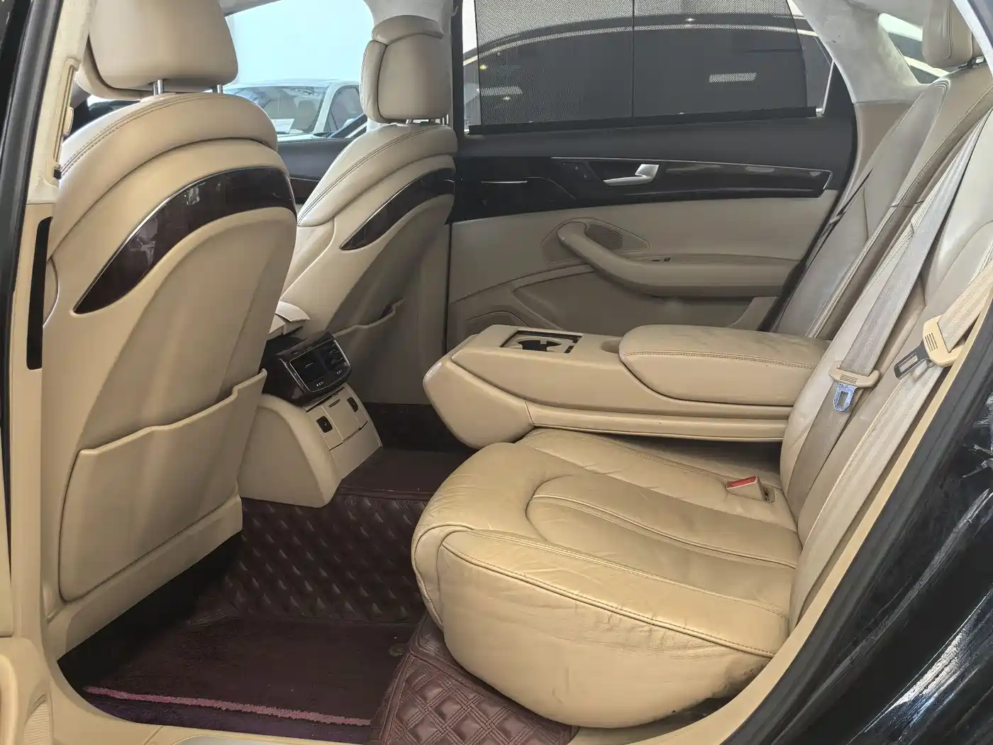 Audi A8 2011 A8L 3.0 TFSI quattro Comfort (213kW) фото 7
