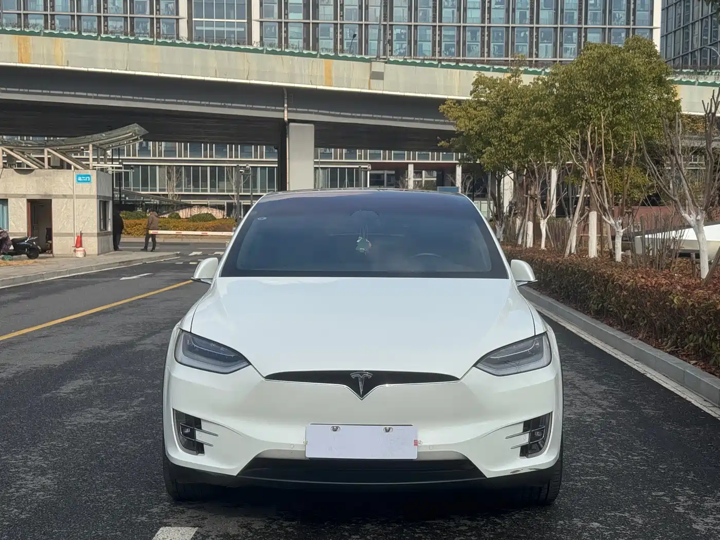 TESLA MODEL X