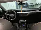 Photo 12 - Audi e-tron