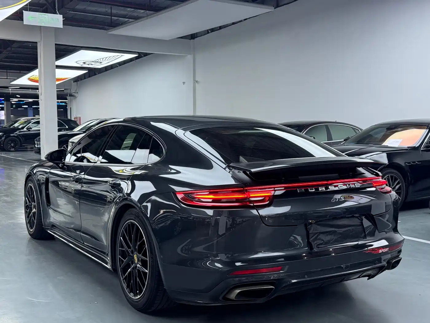 Porsche Panamera 2017 Panamera 3.0T фото 23