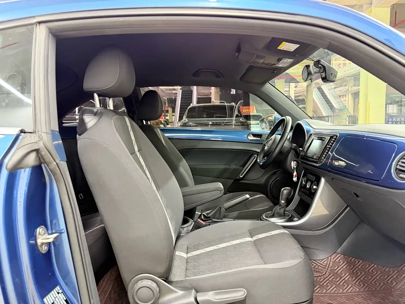 Volkswagen Beetle 2017 180TSI Enjoy фото 16