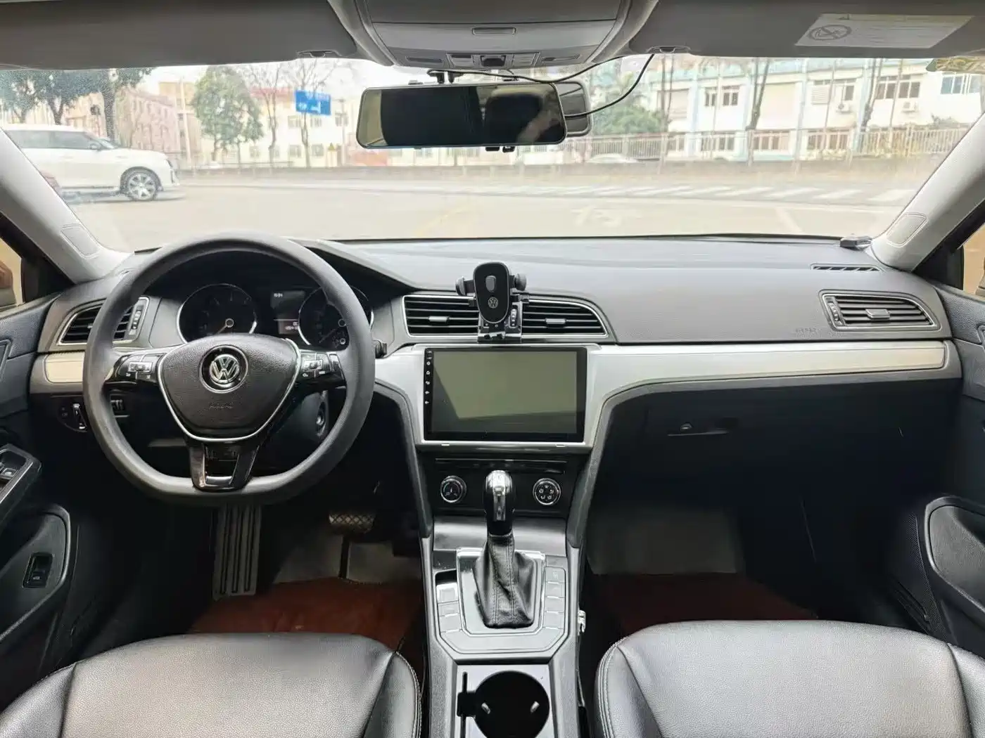 Volkswagen Lamando 2017 230TSI DSG Trend Edition фото 5