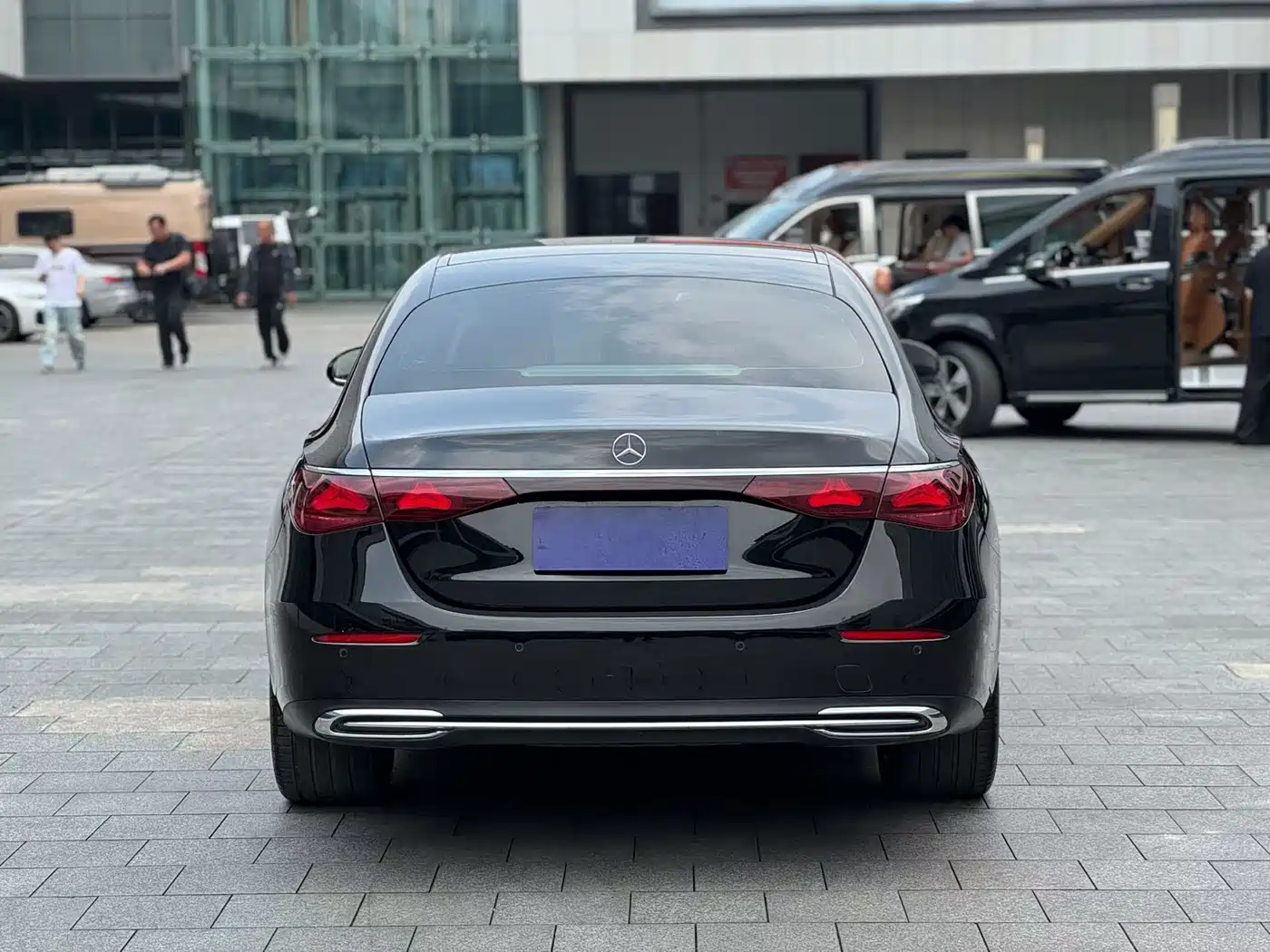 Mercedes-Benz E-Class 2024 E 300 L Fashion фото 8